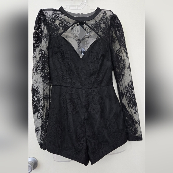 Vince Camuto Long Sleeve Black Lace Shorts Romper - Picture 2 of 5